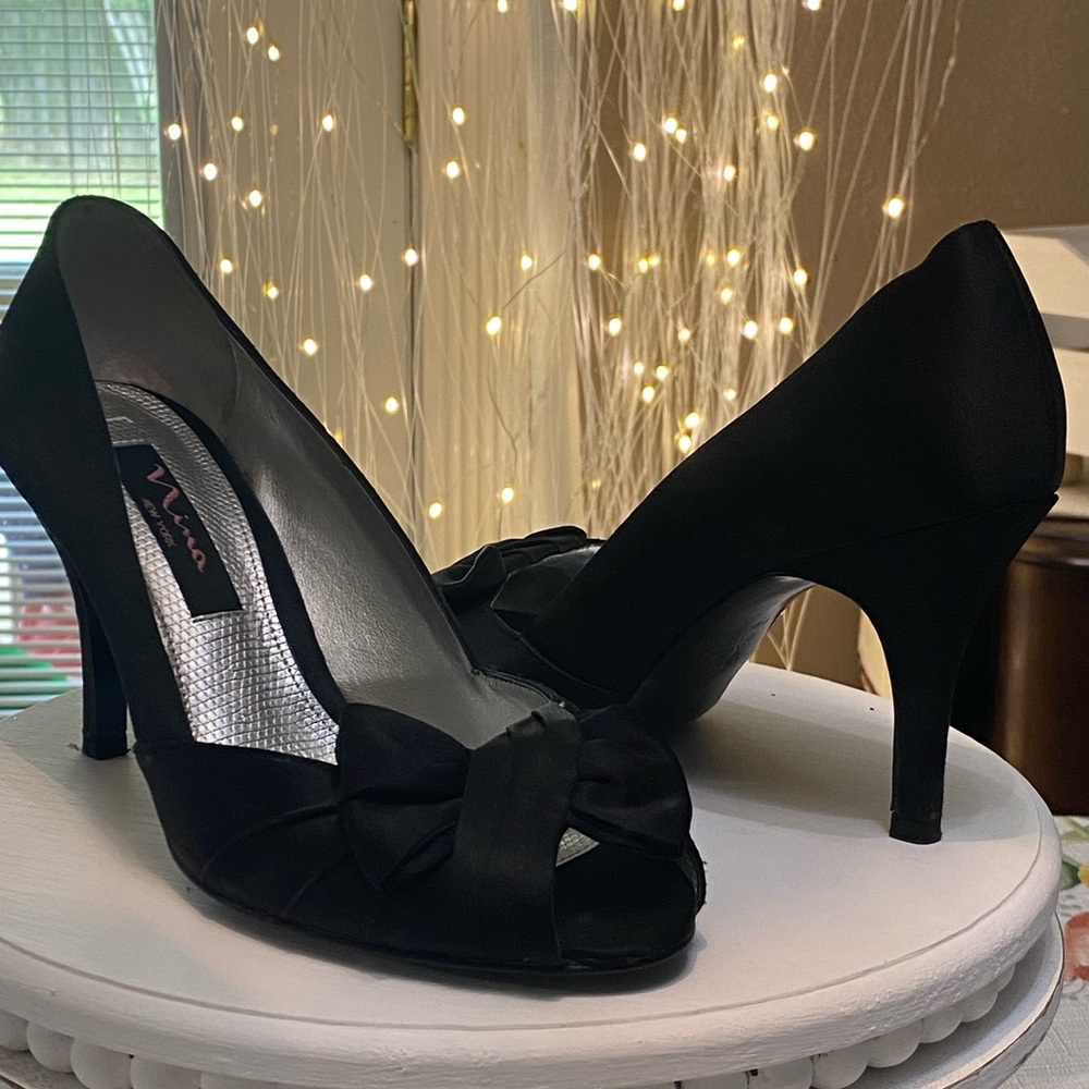 Size 6.5 Nina of New York high heel shoes.